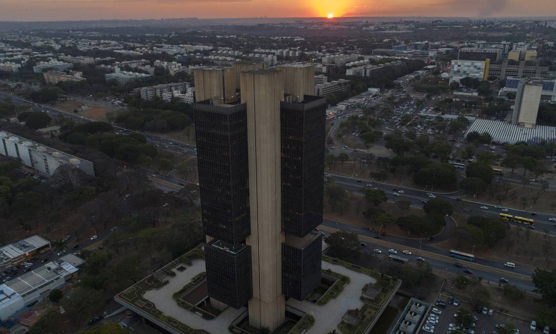 Banco Central Reduz Previs O De Crescimento Da Economia Brasileira Para