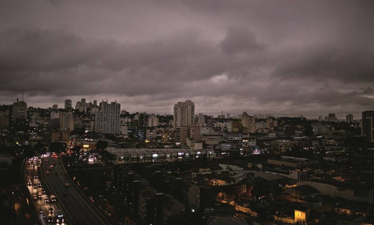 O dia que virou noite na maior cidade do Brasil Época