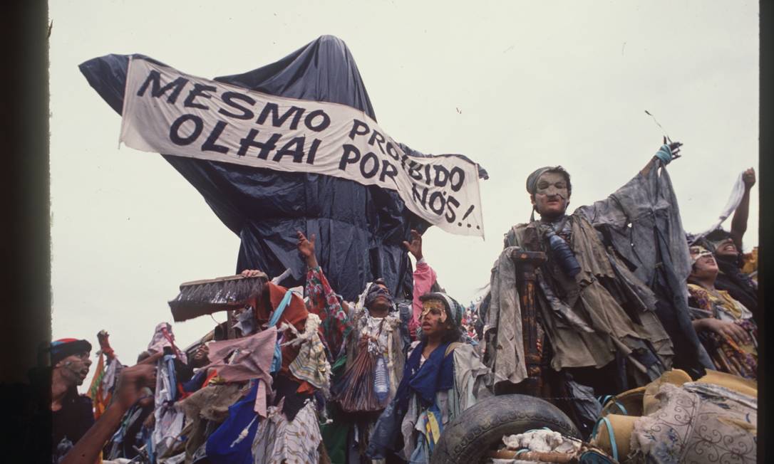 H Anos Lixo Revolucion Rio Da Beija Flor Reinava No Samb Dromo