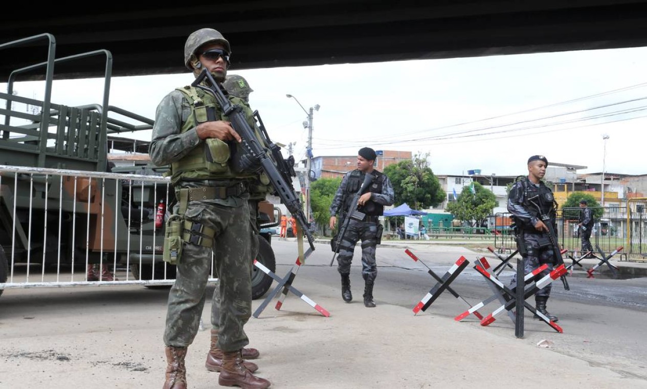 A operação nesta sexta feira no Complexo da Maré Jornal O Globo