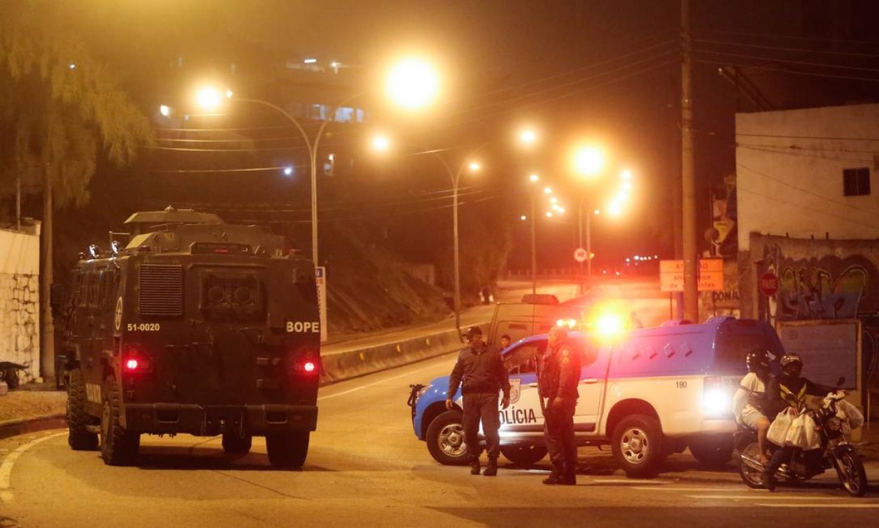 Após tiroteio no Lins três ônibus são incendiados na Autoestrada