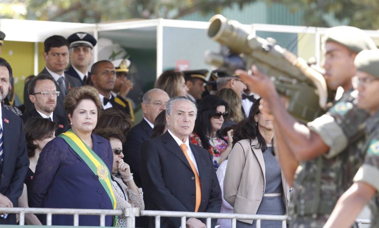 Dilma acompanha desfile de Sete de Setembro sem a presença de