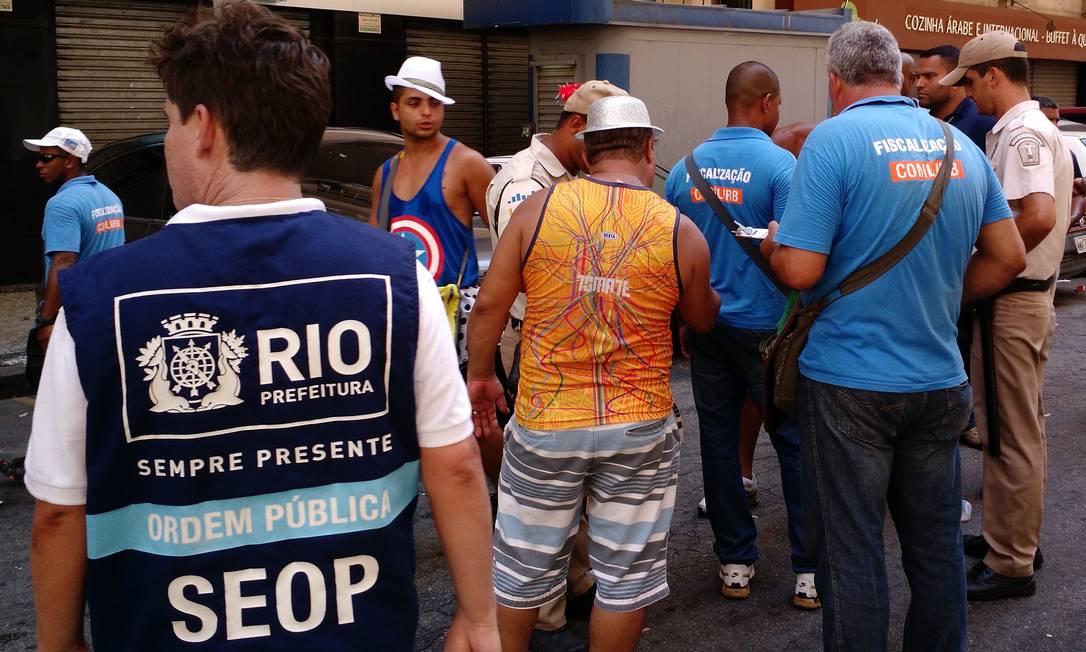 Comlurb Recolhe Mais De Toneladas De Lixo Em Tr S Dias De Folia