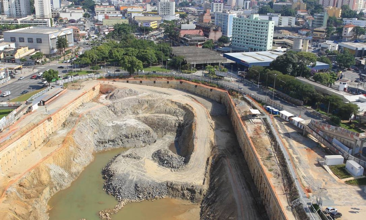 Investigada Pela Lava Jato E Endividada Oas Paralisa Obras Em Ber O