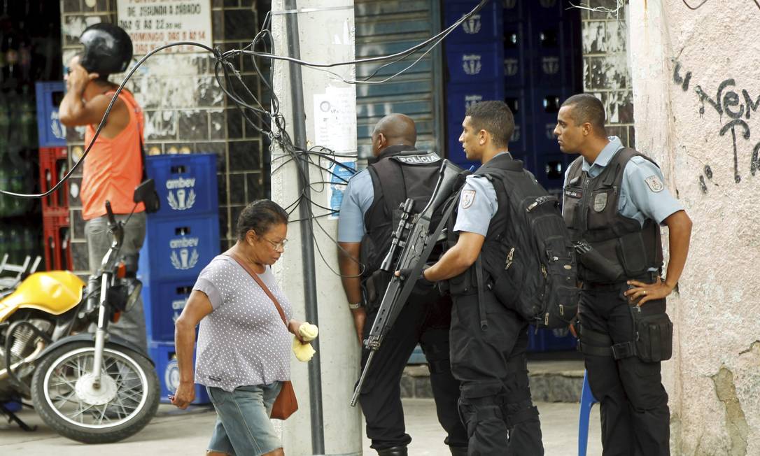 Policiamento Refor Ado No Complexo Do Lins Ap S Tiroteio Que Deixou