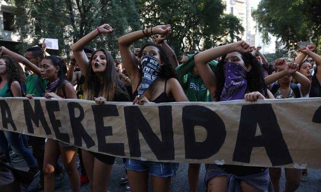 Protesto de estudantes em SP termina gás de efeito moral e menor