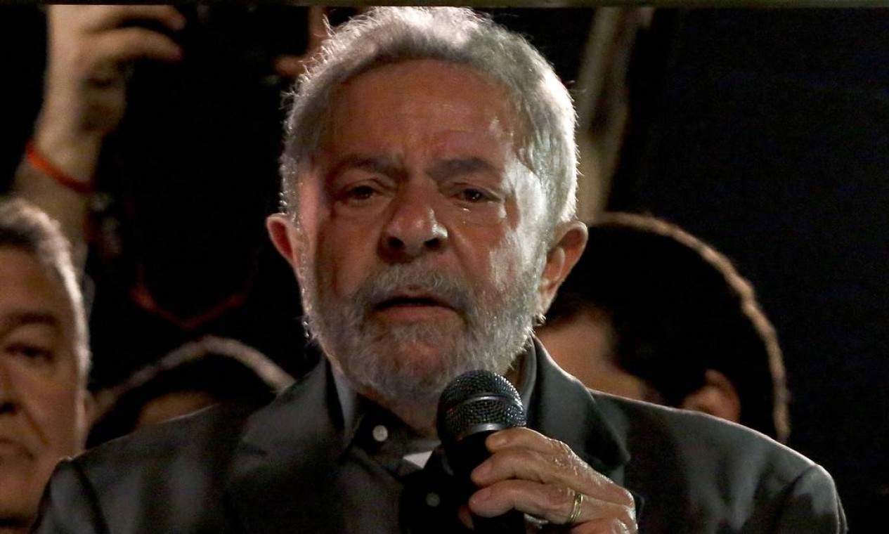 Lula pede reação do PT na comissão do impeachment Gleisi cogitou