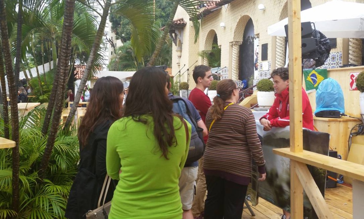 Abertura da Casa da Áustria atrasa e irrita público Jornal O Globo