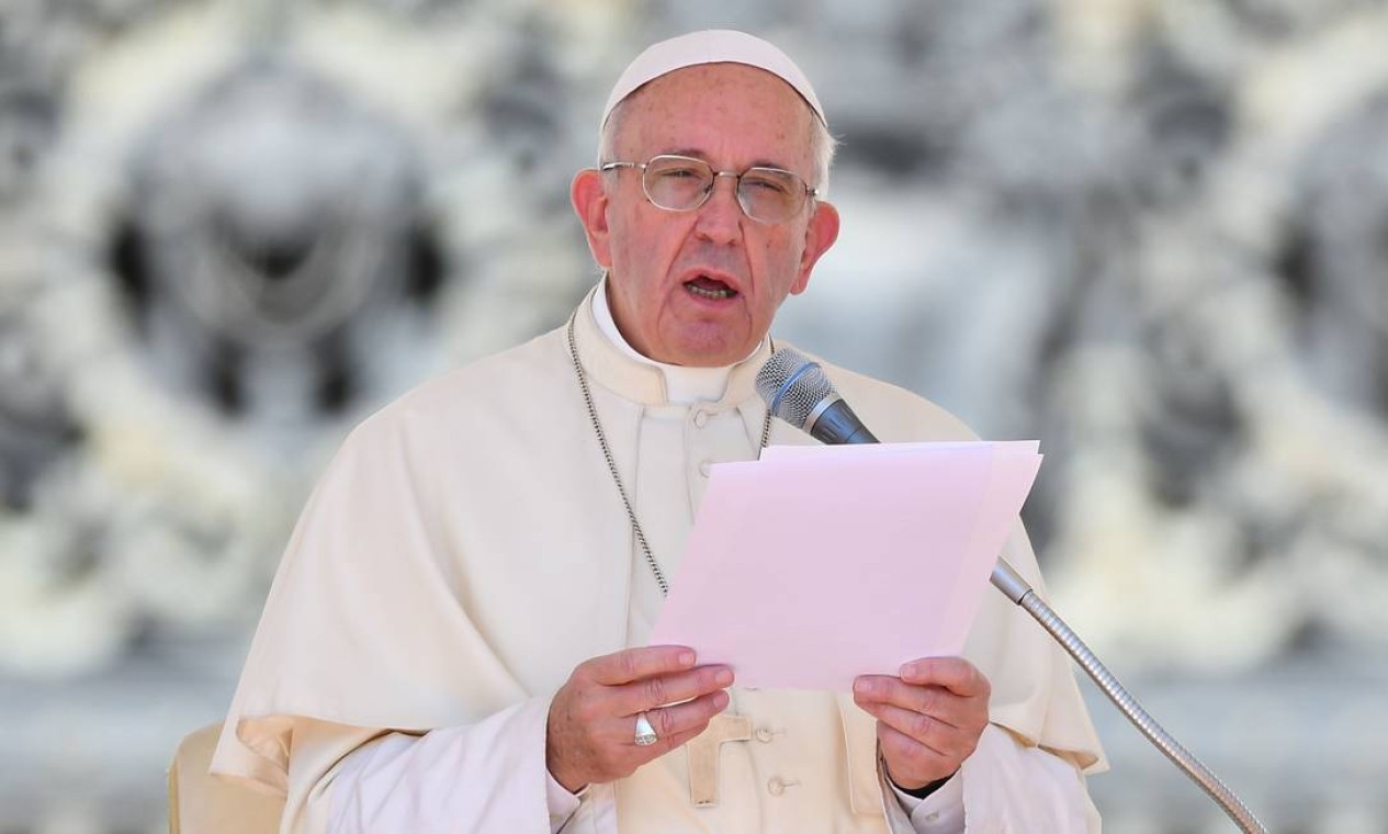 Papa cancela discurso para rezar por vítimas de terremoto na Itália