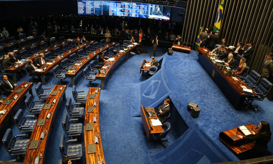 Impeachment Após doze horas está encerrada fase de discursos dos