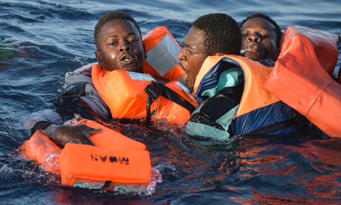 Oim Mais De Mil Imigrantes Chegaram Europa Pelo Mar Em