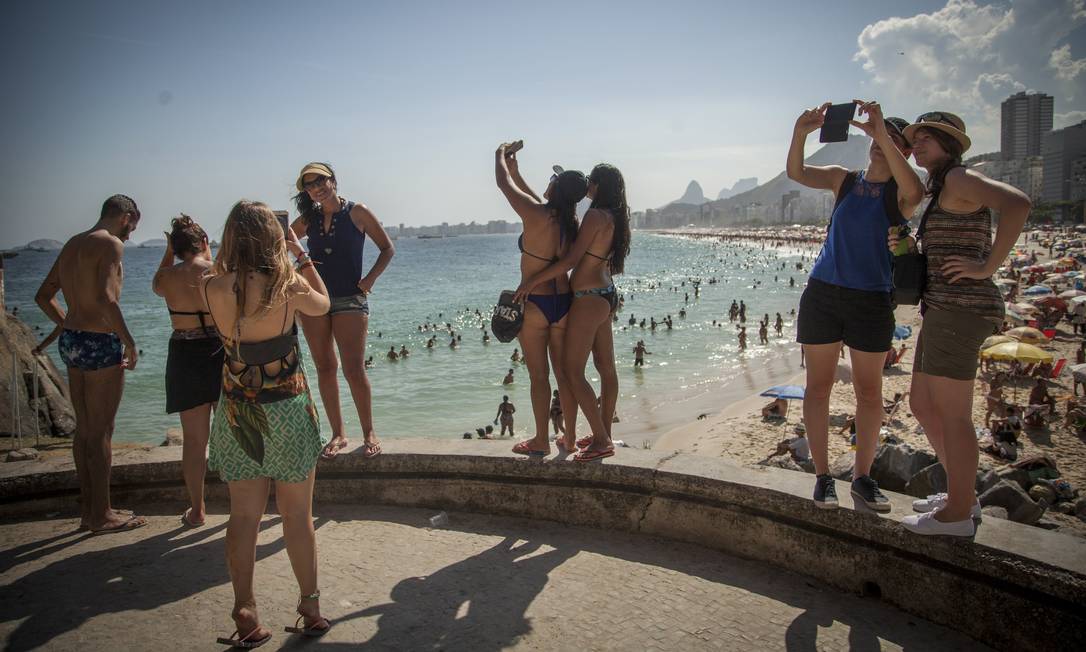 Nas últimas horas de 2016 desejos para o ano novo praias e cachoeiras