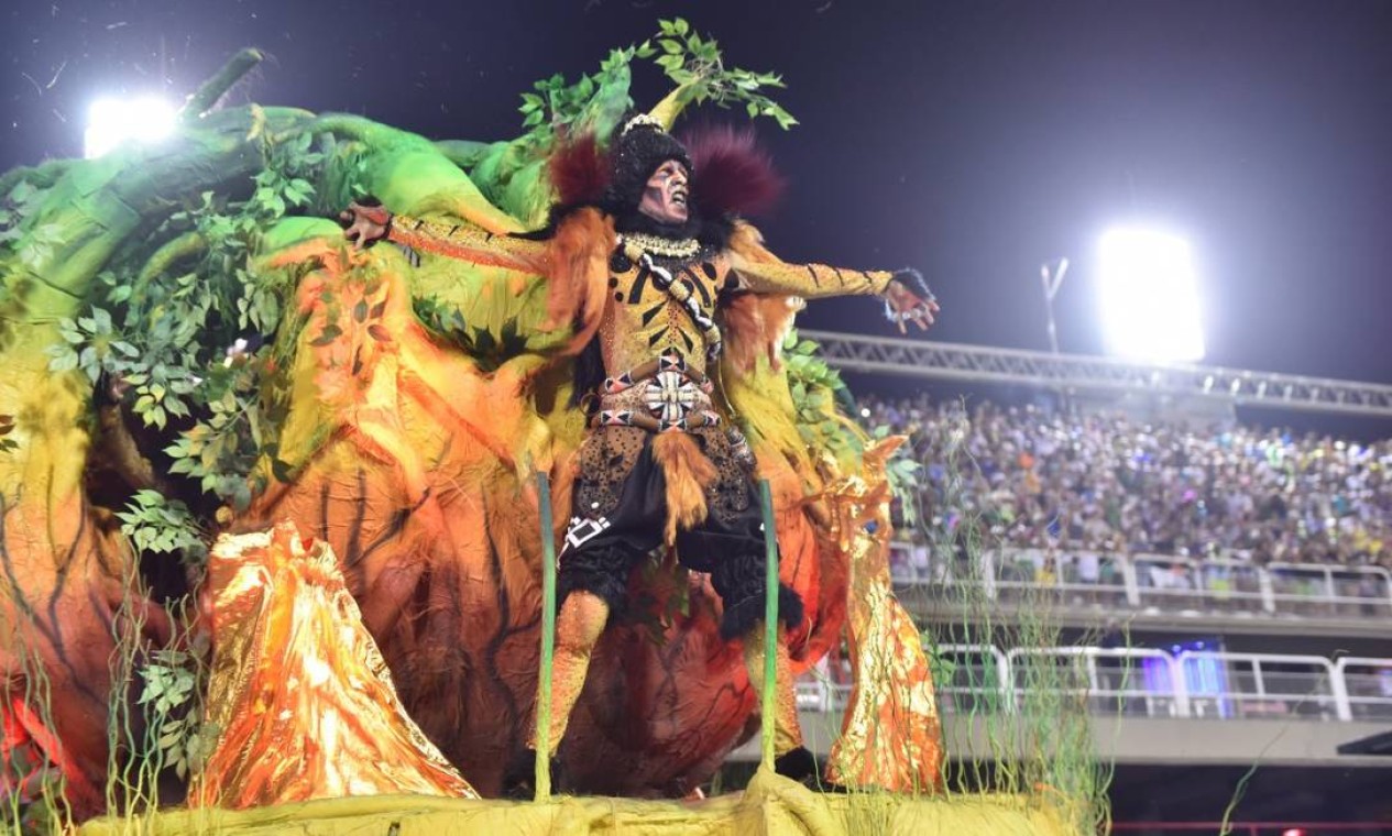 O Desfile Da Unidos De Padre Miguel Que Levou O Estandarte De Ouro Da