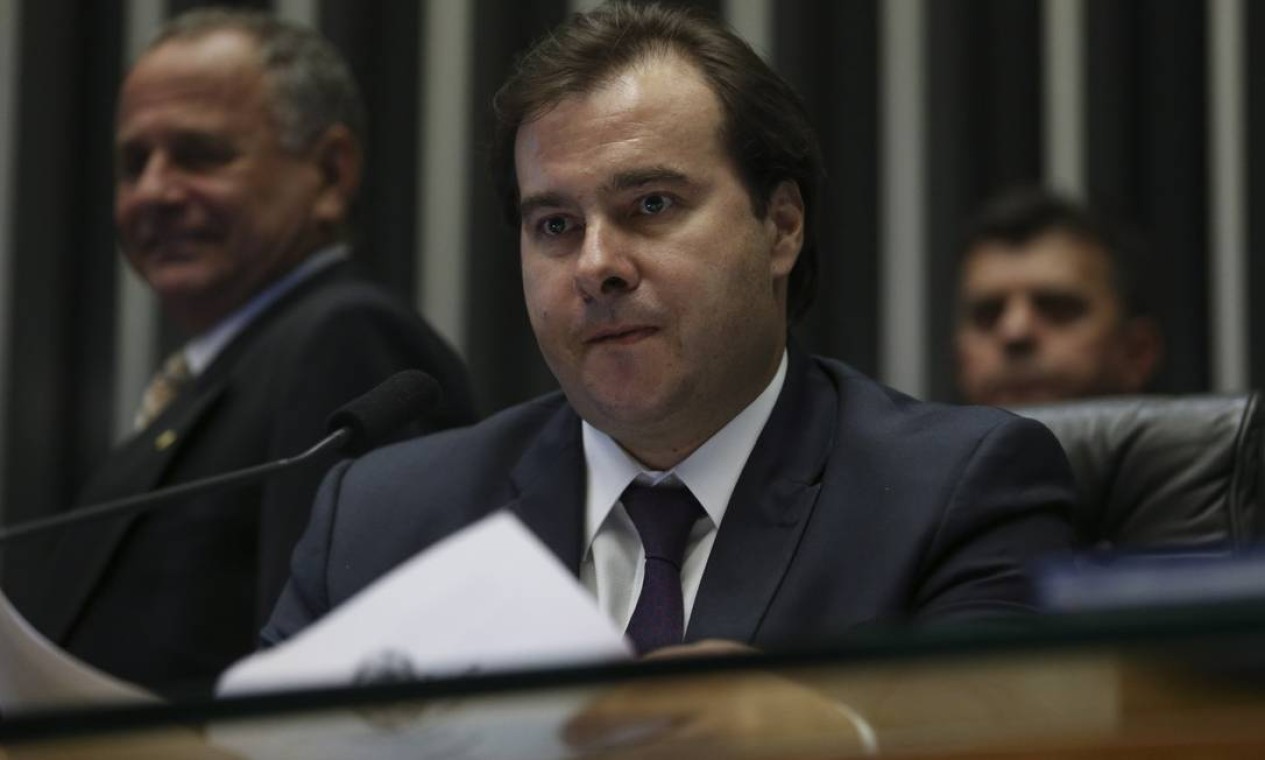 Rodrigo Maia diz que está difícil fechar texto para socorro aos estados