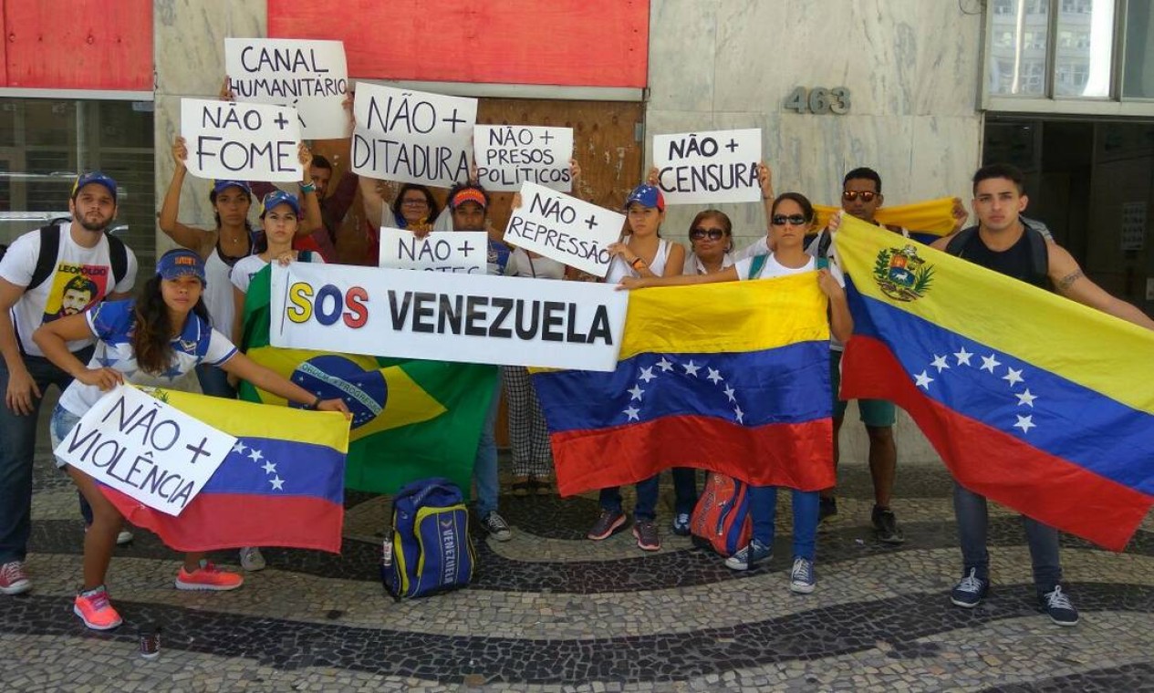 Venezuelanos Protestam Contra Maduro Em Frente A Consulado No Rio