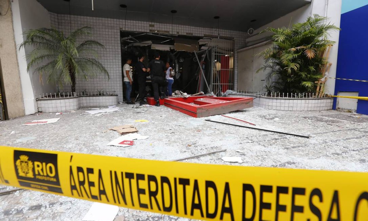 V Deo Mostra Bandidos Explodindo Ag Ncia Banc Ria Em Vila Isabel