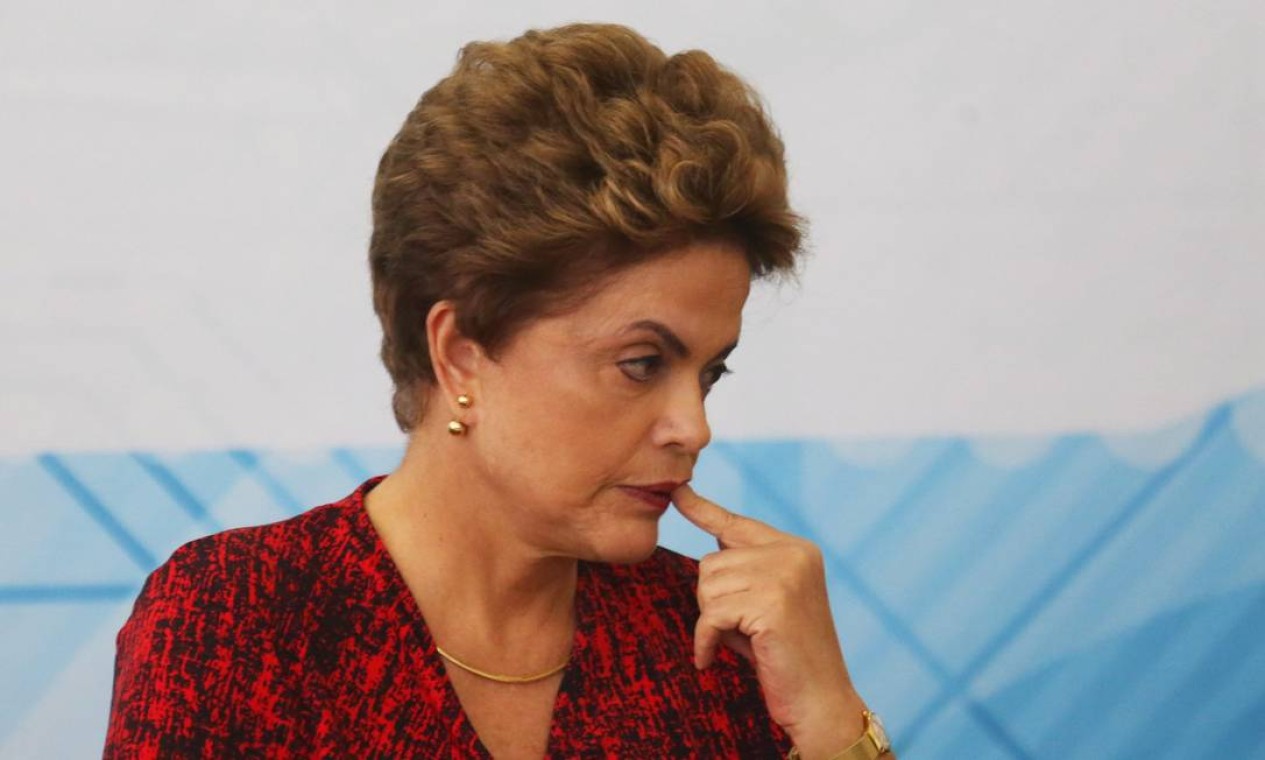 Dilma pede ao TSE acesso a delações e cita caso de Aécio no STF