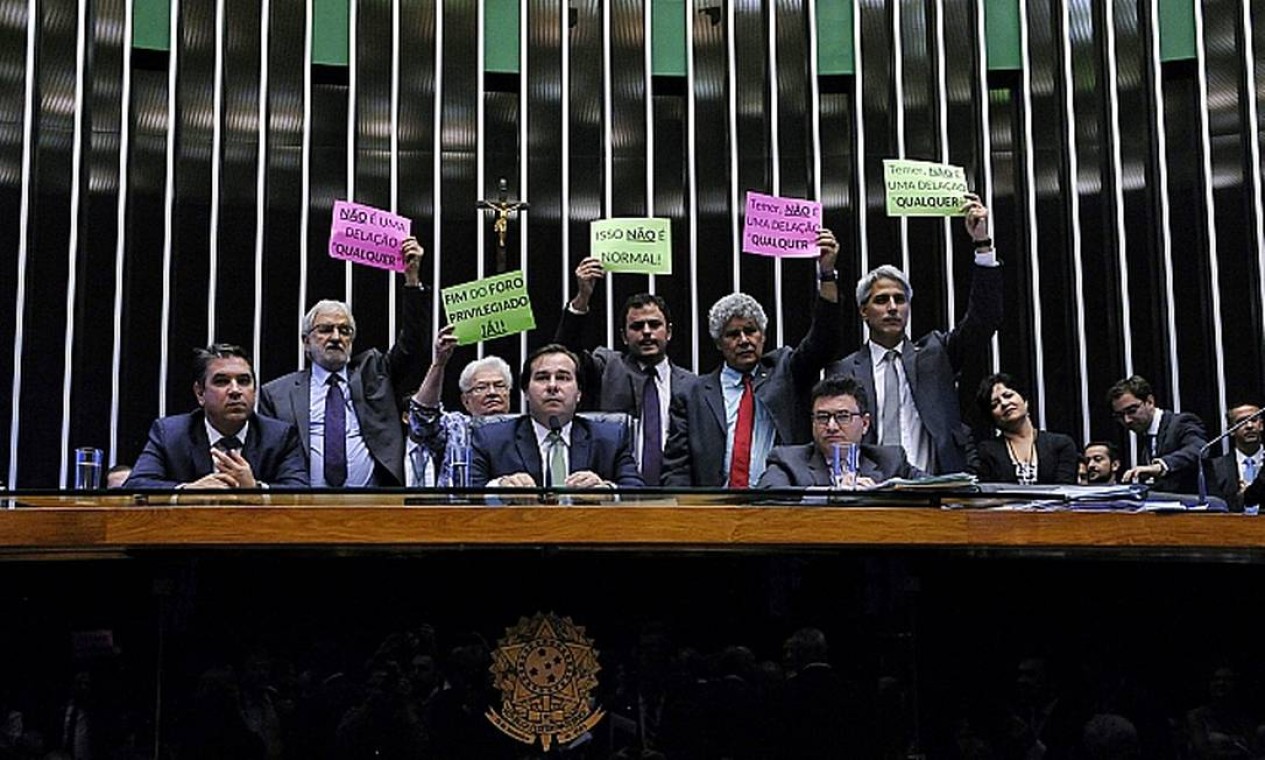 Deputados Do Psol Protestam Contra Den Ncias De Dela Es No Plen Rio