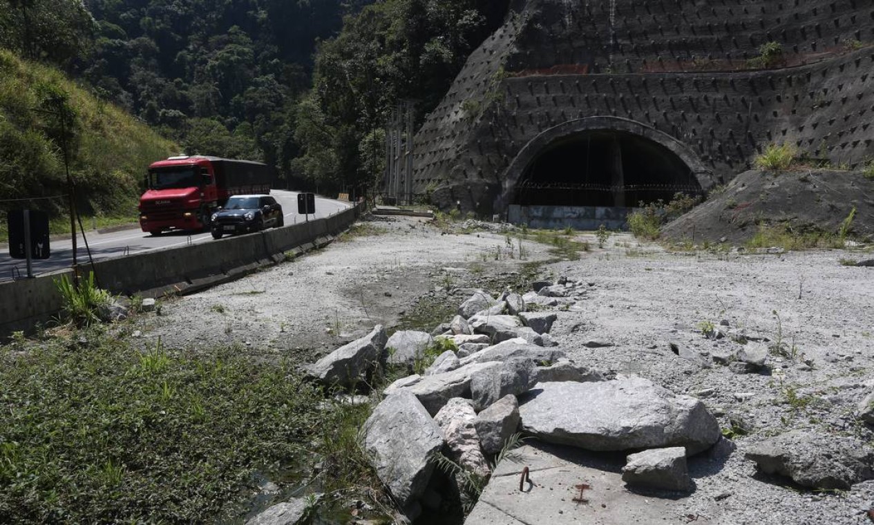 R Milh Es Gastos E Obras Paradas Subida Da Serra De