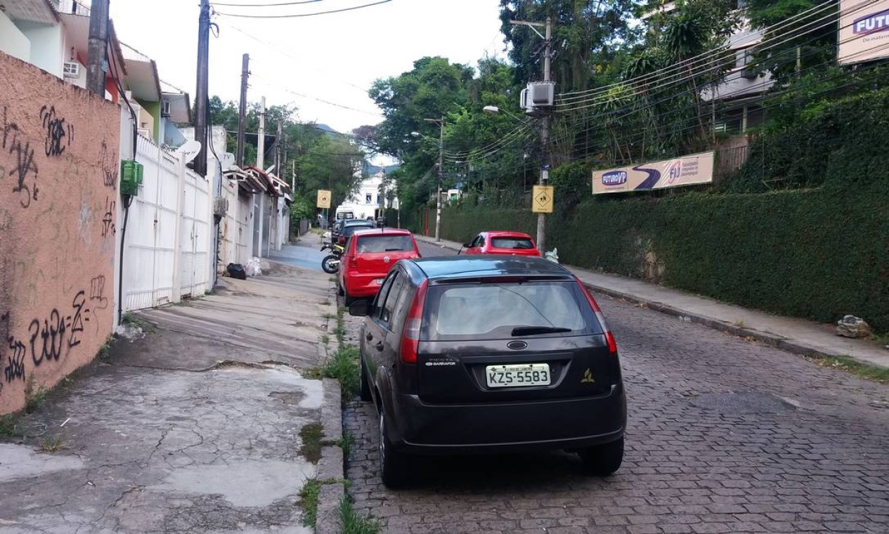 Moradores Da Ladeira Da Freguesia Sofrem Abastecimento Irregular De