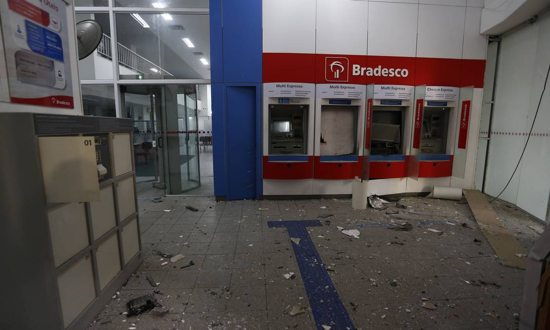 Bandidos explodem agência do Bradesco em Laranjeiras pela segunda vez