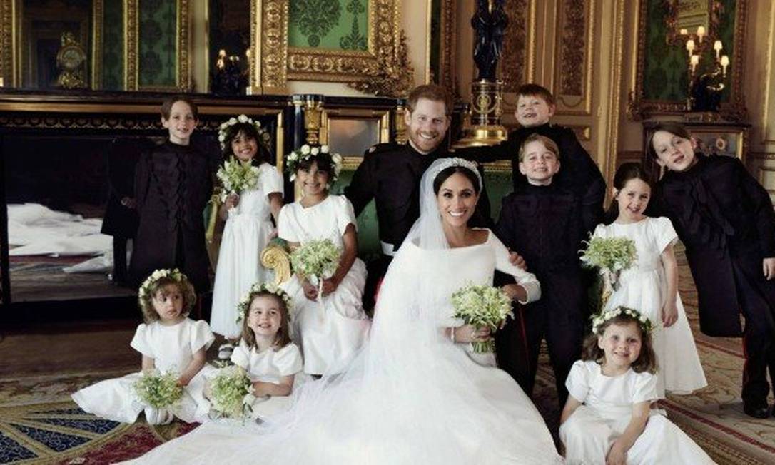 Pal Cio Real Divulga Fotos Oficiais Do Casamento De Harry E Meghan