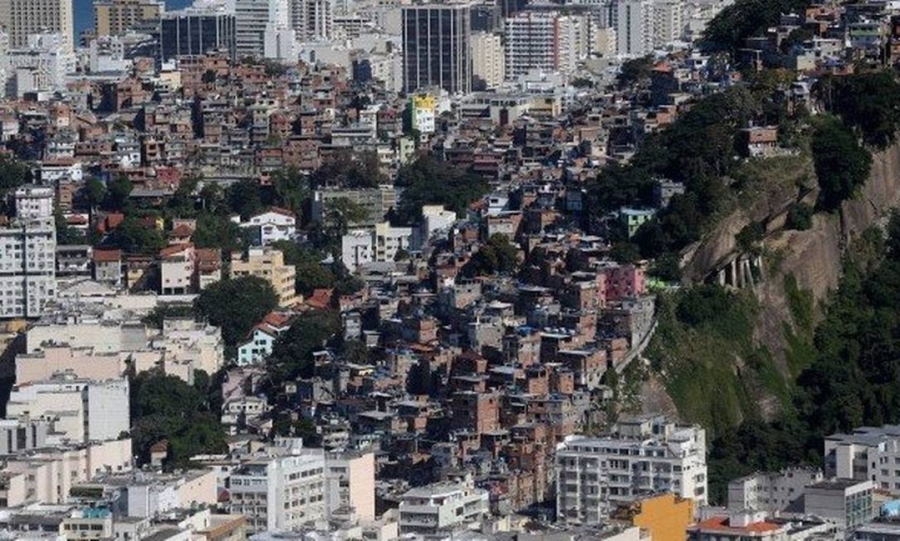 Moradores relatam intenso tiroteio no Pavão Pavãozinho na Zona Sul