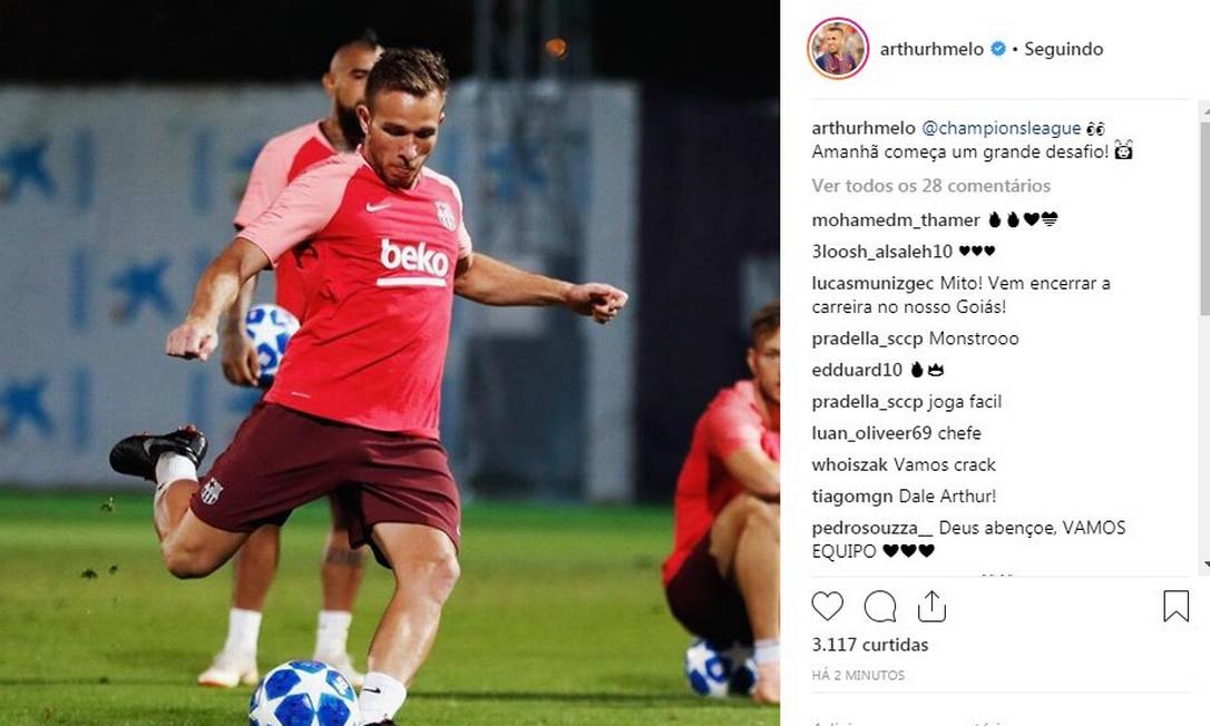 Arthur é relacionado para estreia do Barcelona na Liga dos Campeões