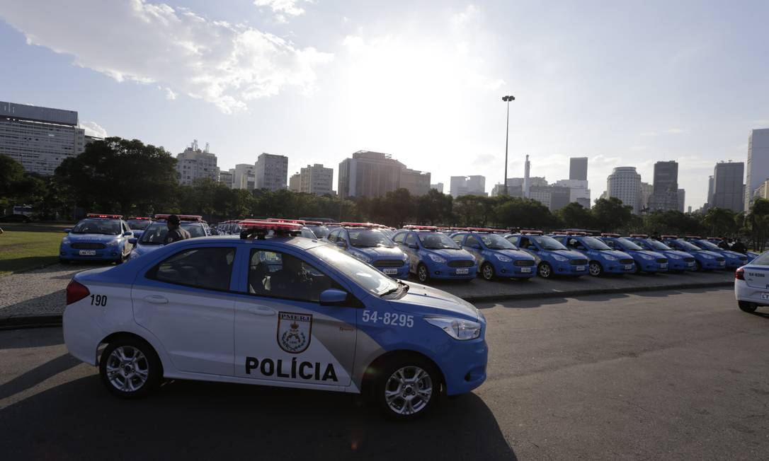 Interven O Entrega Novos Ve Culos E Fuzis Para Policiais E Agentes