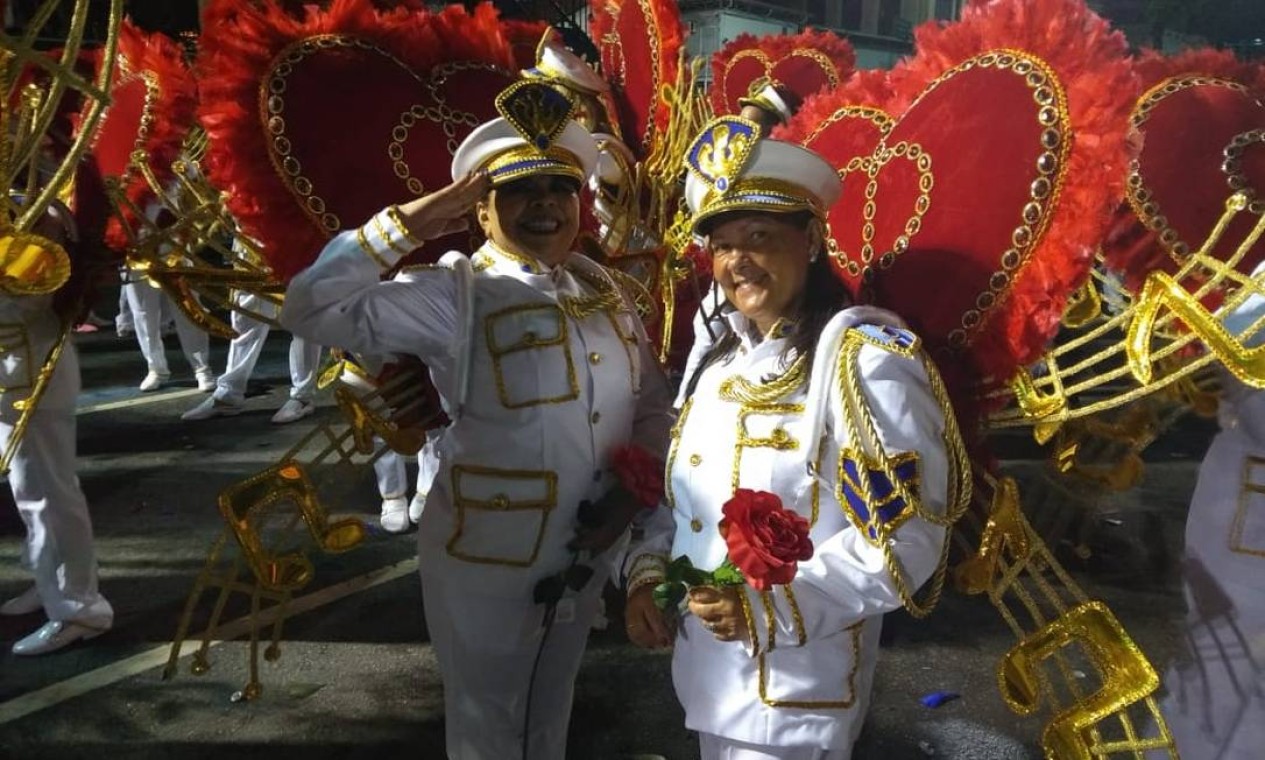 Ala Da Beija Flor Faz Homenagem Ao Rei Roberto Carlos Jornal O Globo