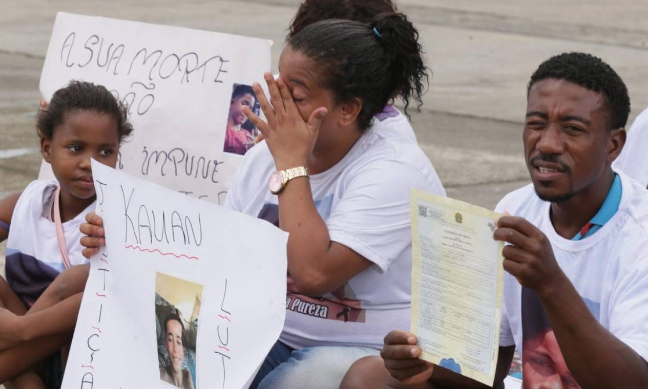 Parentes De Adolescente Morto Na Baixada Fluminense Fazem Protesto