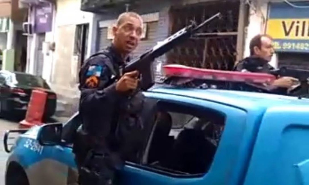 PM afasta das ruas policial que aparece em vídeo discutindo