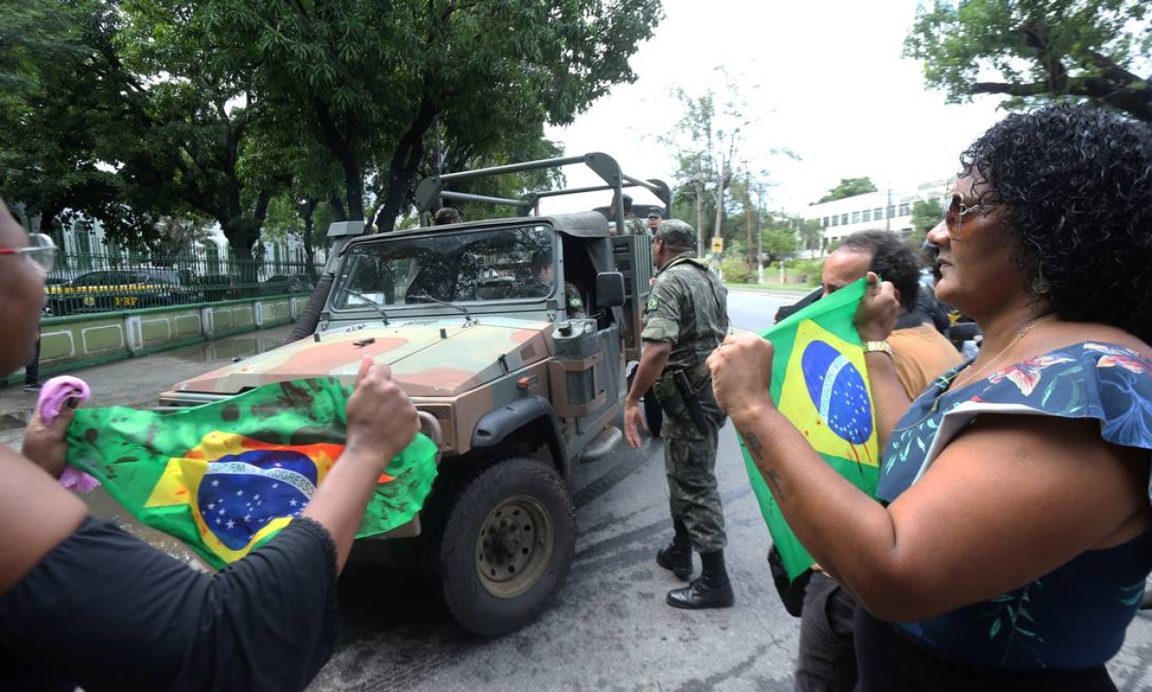 Morte de músico viúva diz que militares reagiram a pedido de socorro