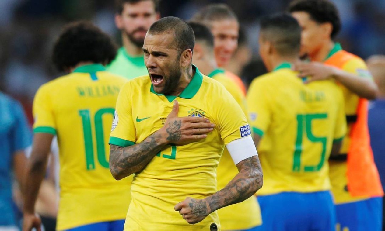 Camisa 10 Na Lateral Sem Neymar Daniel Alves Assume Protagonismo