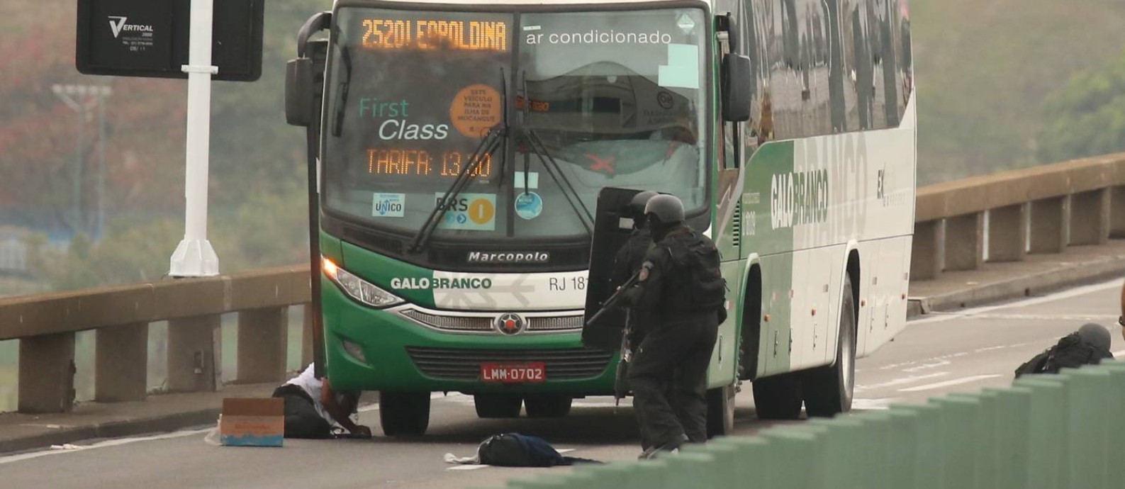 Atirador Do Bope Mata Sequestrador De Nibus Na Ponte Rio Niter I Ap S