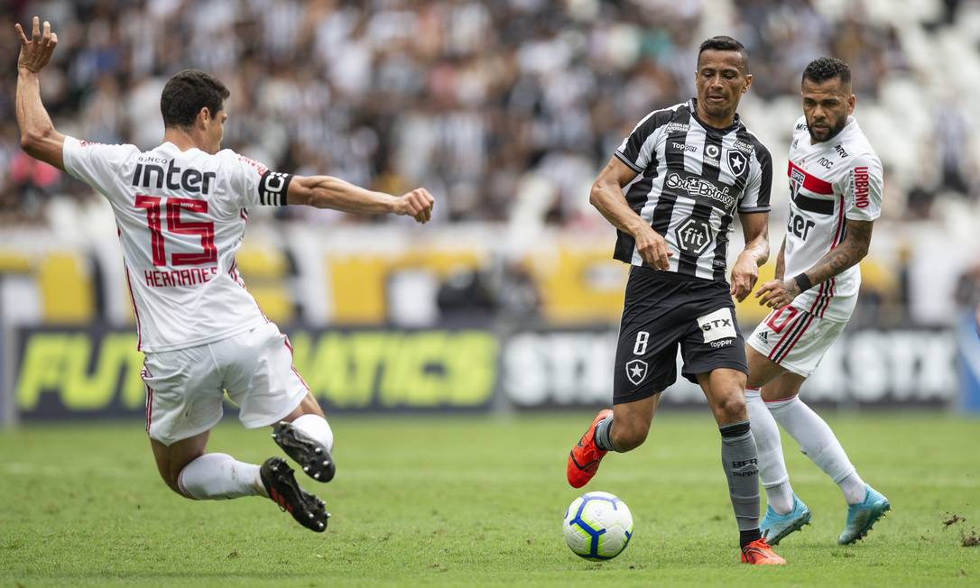 Botafogo é castigado no fim e perde para o São Paulo no Nilton Santos