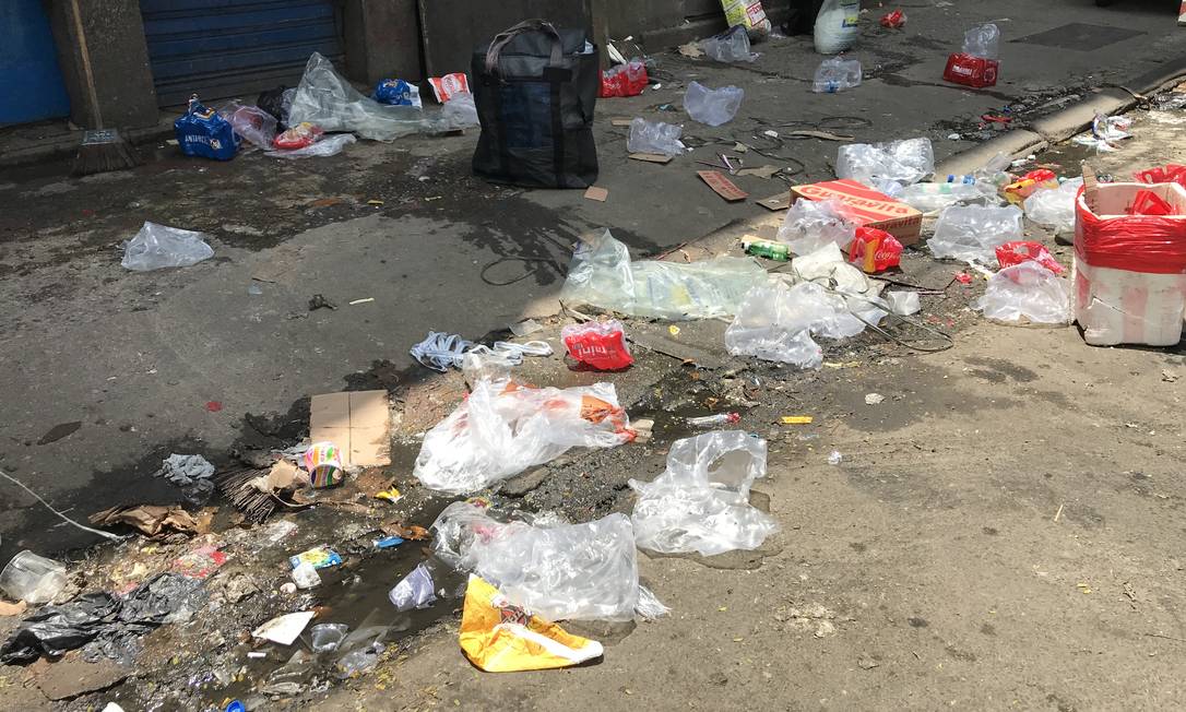 Prefeitura cobra dívida de 130 mil pessoas por lixo jogado na rua