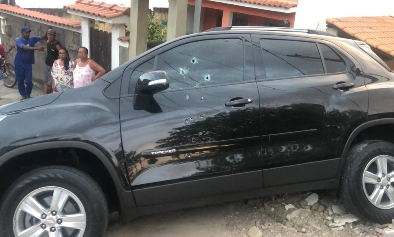 Criminosos disparam contra carro e mulher morre em São Gonçalo Jornal