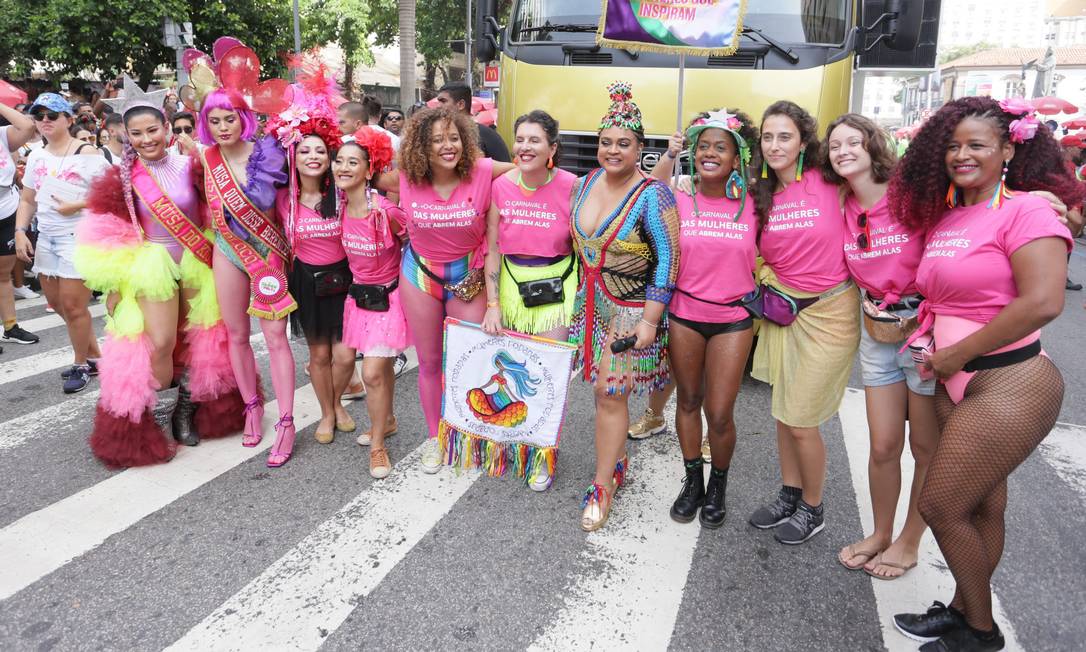 É importante a união dos blocos diz Preta Gil que arrastou foliões