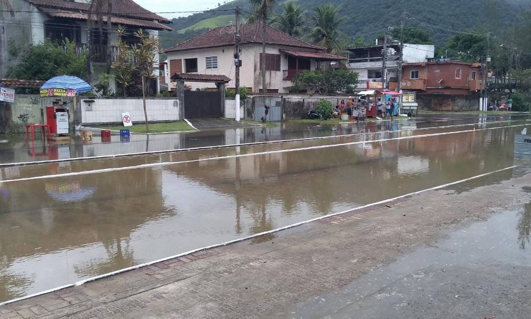 Ressaca Cancela Carnaval De Praia Em Mangaratiba E Deixa Ruas Alagadas