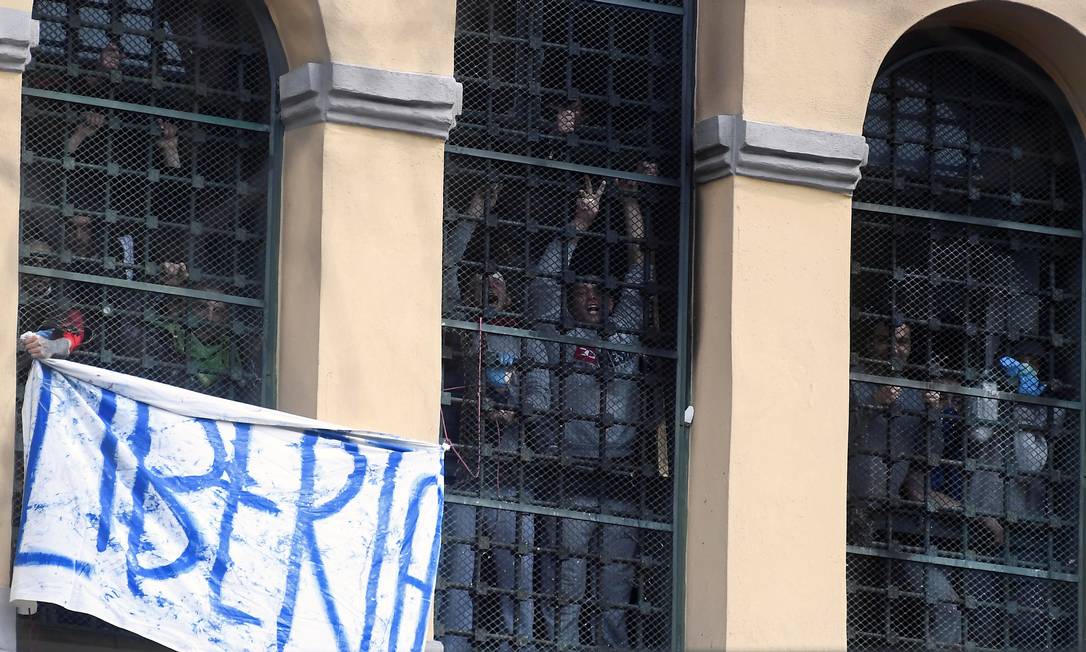 Coronavírus rebeliões em prisões da Itália contra restrições a visitas