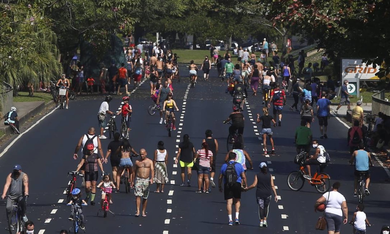 Cidade do Rio tem mais um domingo de aglomeraçãos após estado voltar a