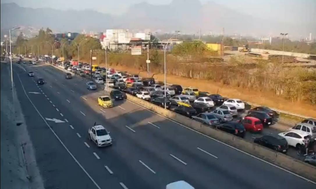 Linha Vermelha Tem Tr Nsito Intenso No Sentido Centro Devido A Acidente