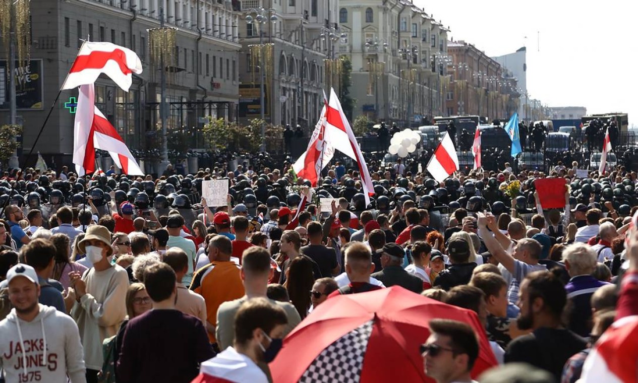 Pelo Menos Pessoas Foram Detidas Em Mais Um Domingo Protestos Na