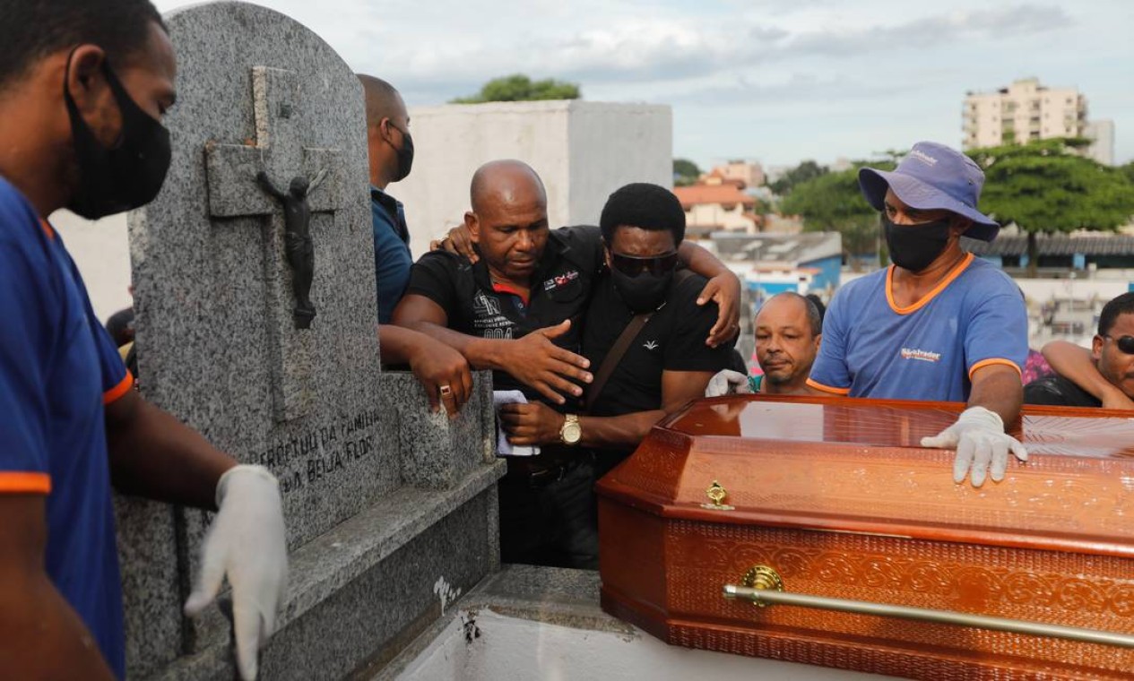 Sepultamento Do Neto De Neguinho Da Beija Flor Gabriel Ribeiro