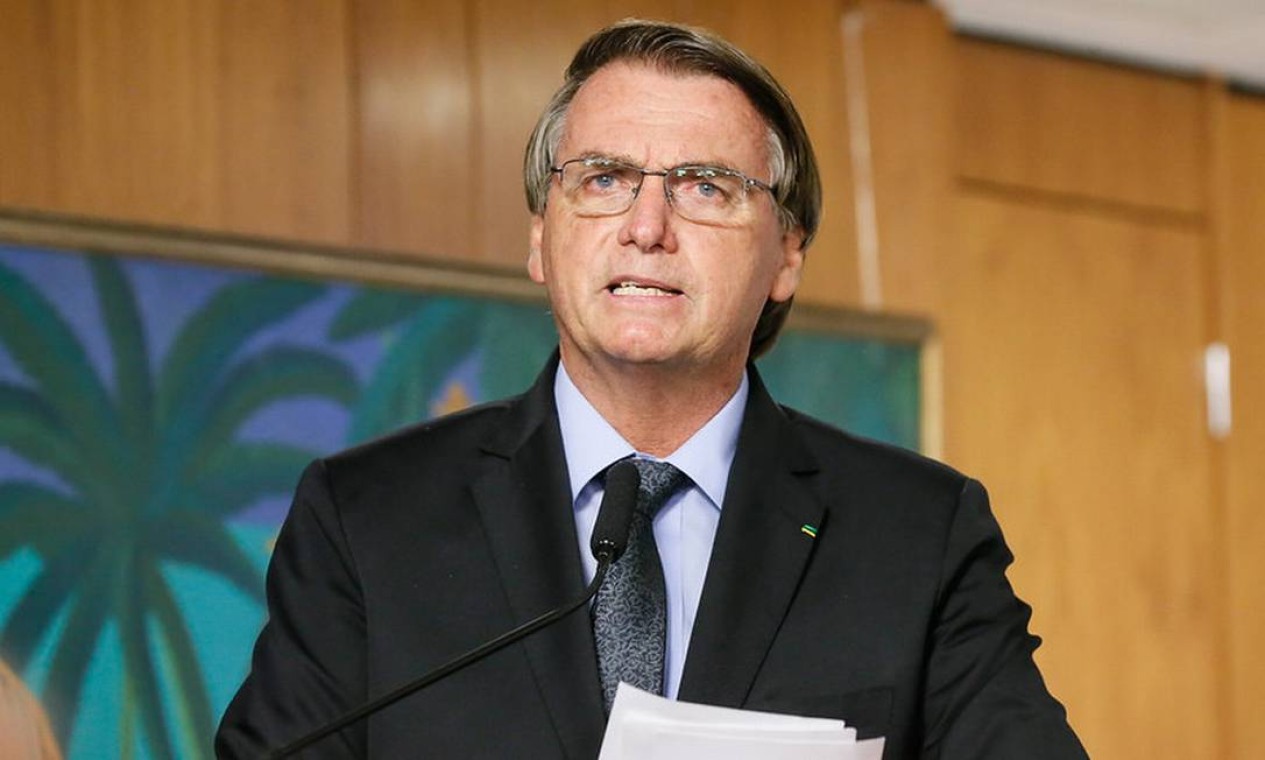 Um dia após reunião de pacificação entre poderes Bolsonaro volta a