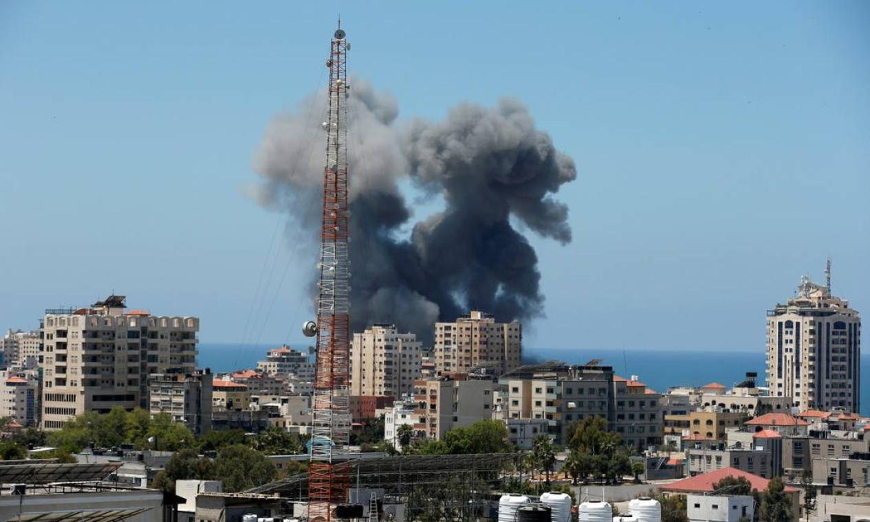 Israel reforça tropas nas fronteiras Gaza e rejeita cessar fogo até