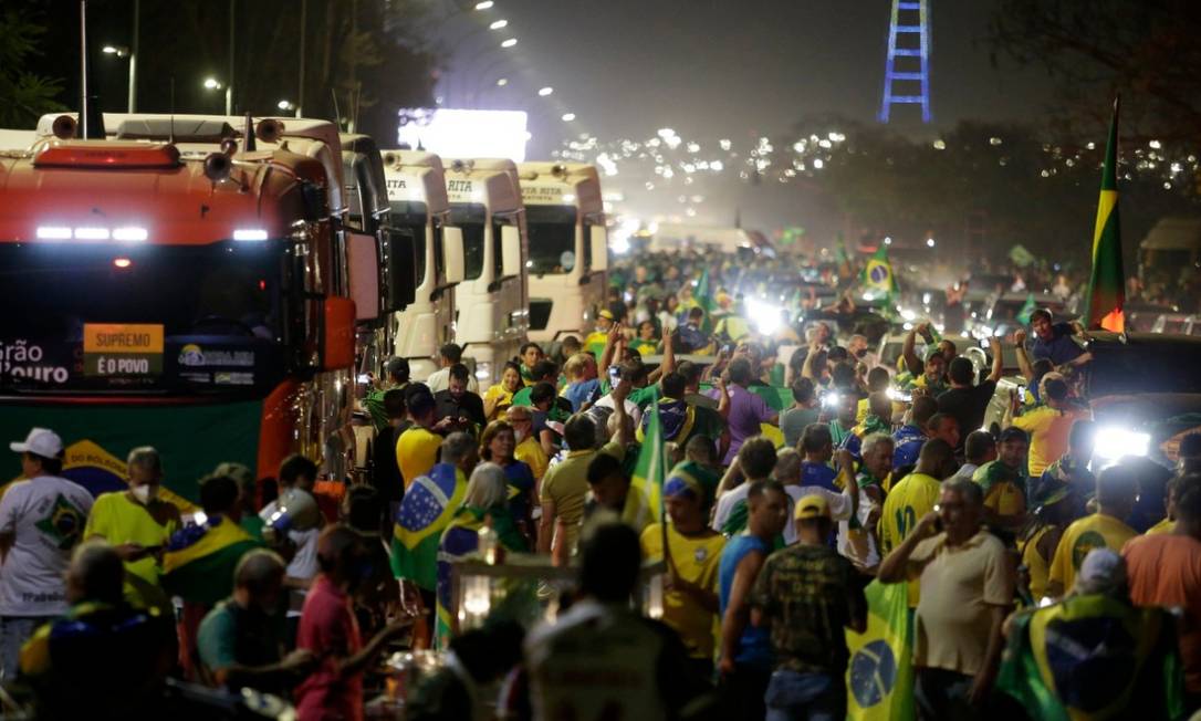 Apoiadores De Bolsonaro Furam Bloqueio E Invadem Esplanada Dos