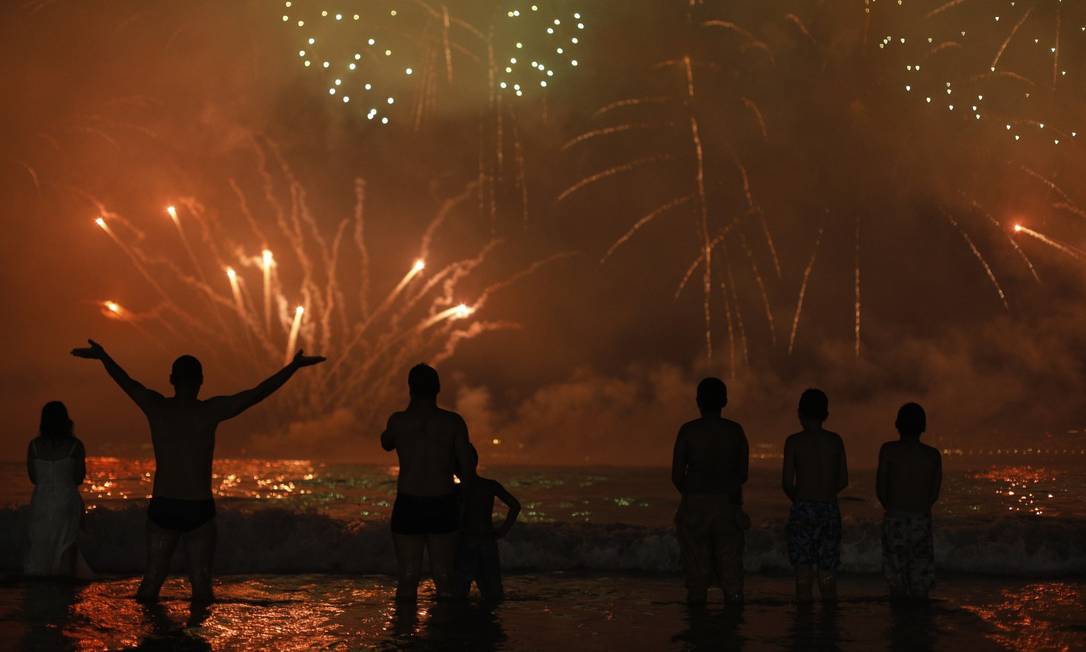 Ano Novo no Rio conheça os locais de queima de fogos na Barra e no