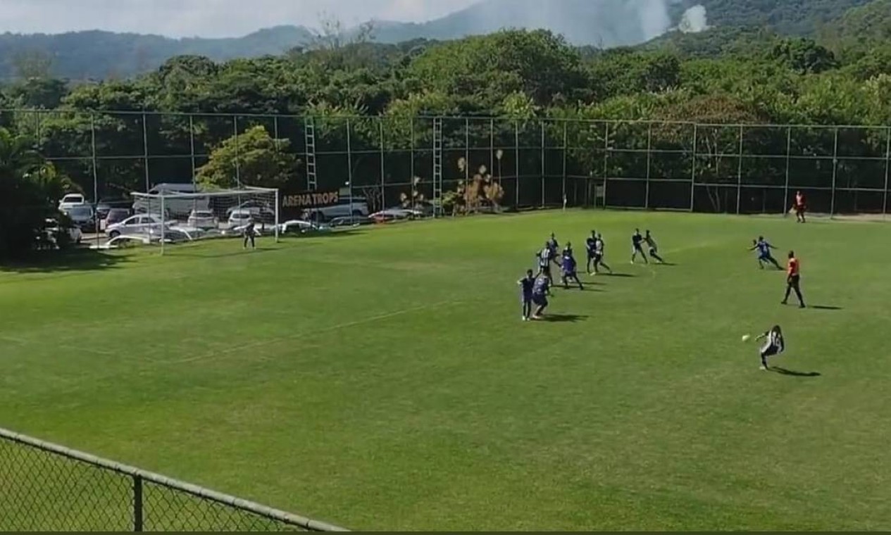 Joia Do Botafogo Elogiada Por Textor Menina Faz Gola O De Falta Em